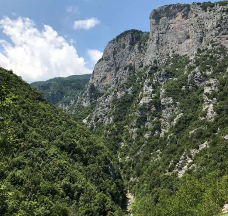 Ημερήσιες εκδρομές με βάση την Κατερίνη: Φαράγγι Ενιπέα - Αγ. Ιωάννης Λιτόχωρο Ημερήσιες εκδρομές με βάση την Κατερίνη: Φαράγγι Ενιπέα – Αγ. Ιωάννης Λιτόχωρο