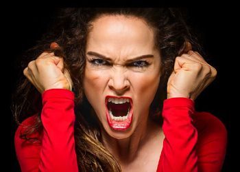 Και οι γυναίκες ασκούν βία καμιά φορά