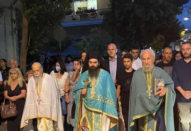 Κατερίνη: Περιφορά επιταφίου της Παναγίας στον Ιερό Ναό Αγίας Παρασκευής (φώτο)