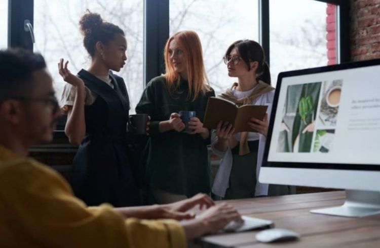 Κουτσομπολιό: Τα οφέλη του στην εργασία