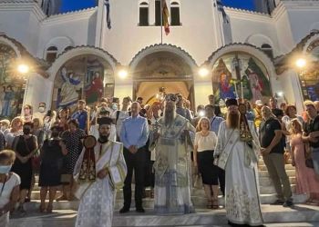 Λιτανεία του Επιταφίου της Παναγίας Και της εικόνας της Τριχερούσας στην Παραλια Κατερίνης