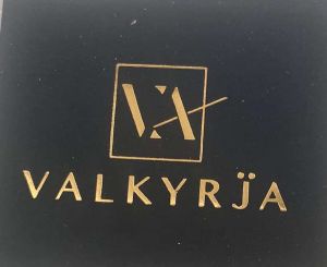 Οι δημιουργίες του Valkyrja Collection θα κοσμήσουν το Beach Bar «Χαλαρά»
