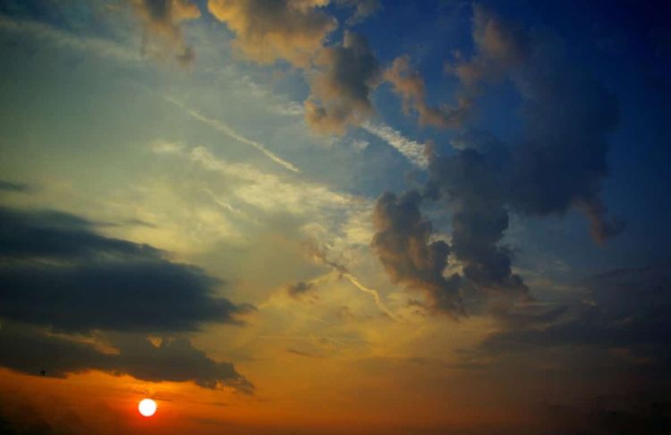 Ο Καιρός Σήμερα: Αίθριος με λίγες τοπικές νεφώσεις Ο Καιρός Σήμερα: Αίθριος με λίγες τοπικές νεφώσεις