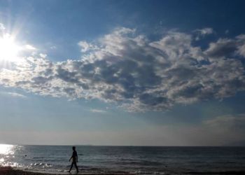 Ο Καιρός Σήμερα: Νεφώσεις με σποραδικές βροχές και καταιγίδες