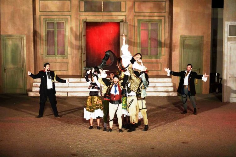 «Ο Κουρέας της Σεβίλλης» χάρισε στο κοινό υπέροχες ερμηνείες, τραγούδια και  χορογραφίες  σε μια παράσταση υψηλής αισθητικής