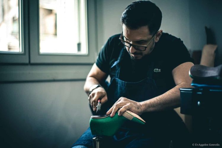 Πάρις Ψάφος: Ένας επίμονος υποδηματοποιός Πάρις Ψάφος: Ένας επίμονος υποδηματοποιός