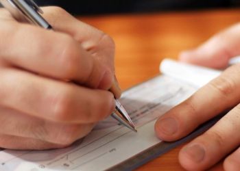 Πιερία: Πλαστογράφησαν κλεμμένη επιταγή για να αγοράσουν προϊόντα αξίας 15.000 ευρώ