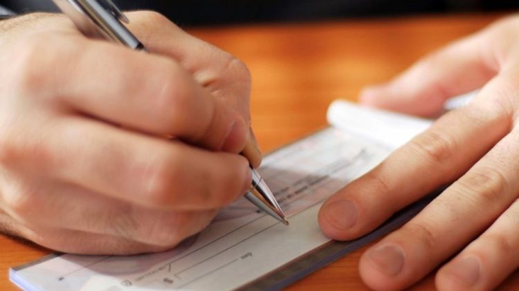 Πιερία: Πλαστογράφησαν κλεμμένη επιταγή για να αγοράσουν προϊόντα αξίας 15.000 ευρώ