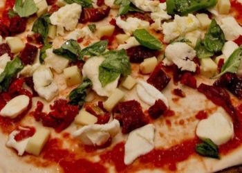 Πιτσαρία με αδήλωτο τζίρο 635.000 ευρώ, μέσω πλατφόρμας Delivery, εντόπισε η ΑΑΔΕ