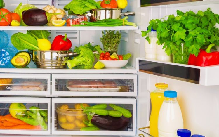 Πόσες μέρες είναι ασφαλές να διατηρούμε το φαγητό στο ψυγείο: Αναλυτικά οι χρόνοι ανά τρόφιμο (πίνακες)