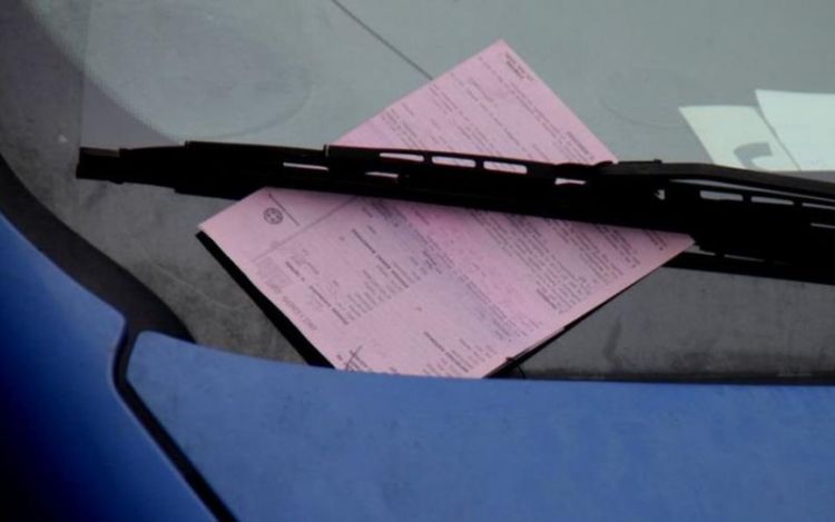 Τέλος οι κλήσεις στα παρμπρίζ των ΙΧ