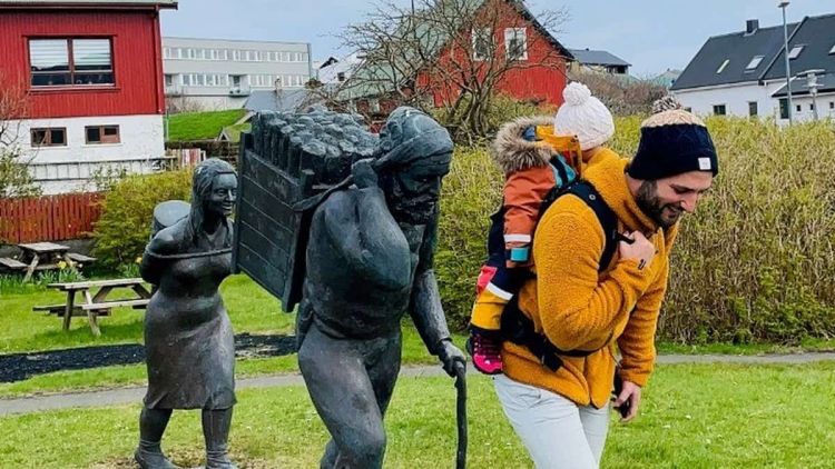 Ταξίδεψε σε περίπου 20 χώρες σε 11 μήνες και είναι μόλις 18 μηνών! Ταξίδεψε σε περίπου 20 χώρες σε 11 μήνες και είναι μόλις 18 μηνών!