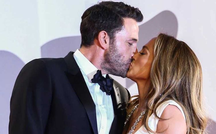 Τζένιφερ Λόπεζ – Μπεν Άφλεκ: Το εντυπωσιακό νυφικό που φόρεσε η τραγουδίστρια στον… δεύτερο γάμο