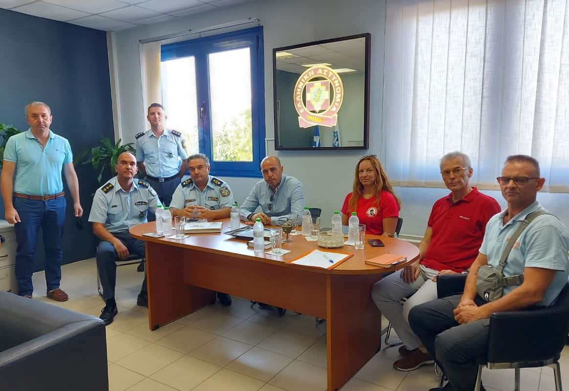 «Τρέχω για την Κατερίνη»: Συνάντηση της Οργανωτικής Επιτροπής με τον Διευθυντή της Διεύθυνσης Αστυνομίας Πιερίας «Τρέχω για την Κατερίνη»: Συνάντηση της Οργανωτικής Επιτροπής με τον Διευθυντή της Διεύθυνσης Αστυνομίας Πιερίας