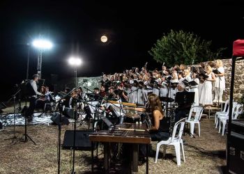 Φεγγαράδα στην Πύδνα: Το ολόγιομο φεγγάρι στο ομορφότερο μπαλκόνι του Θερμαϊκού