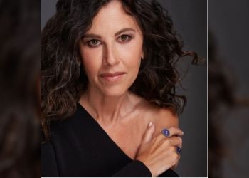 51ο Φεστιβάλ Ολύμπου – Κάστρο Πλαταμώνα: Η Ελευθερία Αρβανιτάκη μας ταξιδεύει και μας τραγουδά «εδώ να μείνεις…»