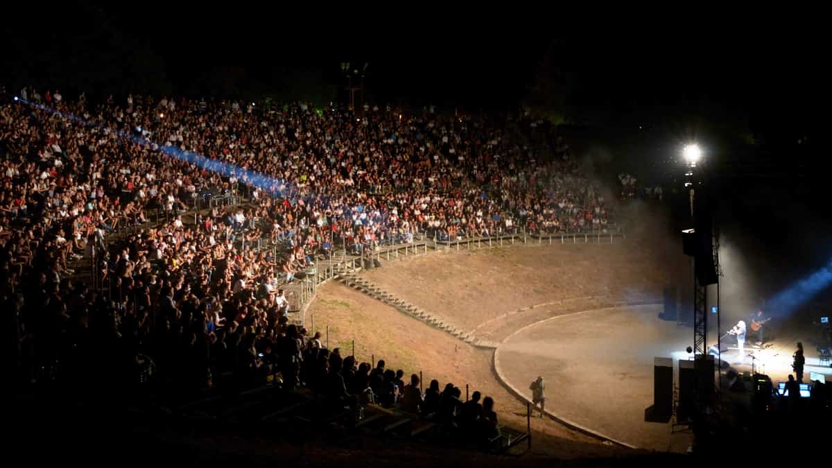 51Ο  Φεστιβάλ Ολύμπου: Πλήθος Κόσμου Στη Συγκλονιστική Συναυλία Του  Βασίλη Παπακωνσταντίνου Στο Αρχαίο Θέατρο Δίου