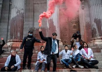 Kλιματική κρίση: Οι επιστήμονες καλούν τους συναδέλφους τους παγκοσμίως σε πολιτική ανυπακοή