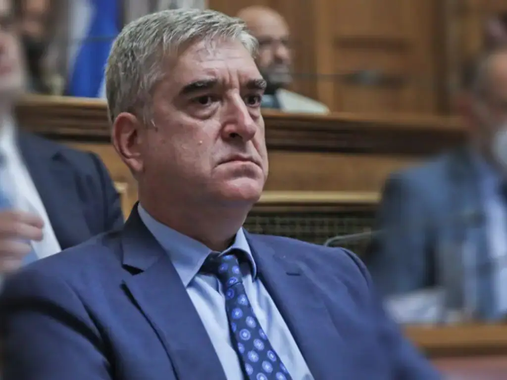 Tο παρασκήνιο των παραιτήσεων: Το damage control, τα «παράκεντρα» στην ΕΥΠ και τα 2 πολιτικά σενάρια Tο παρασκήνιο των παραιτήσεων: Το Damage Control, τα «παράκεντρα» στην ΕΥΠ και τα 2 πολιτικά σενάρια