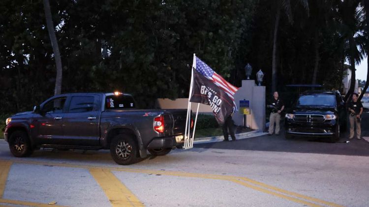 Washington Post: Το FBI αναζητούσε έγγραφα σχετικά με πυρηνικά όπλα στην κατοικία του Τραμπ Washington Post: Το Fbi αναζητούσε έγγραφα σχετικά με πυρηνικά όπλα στην κατοικία του Τραμπ