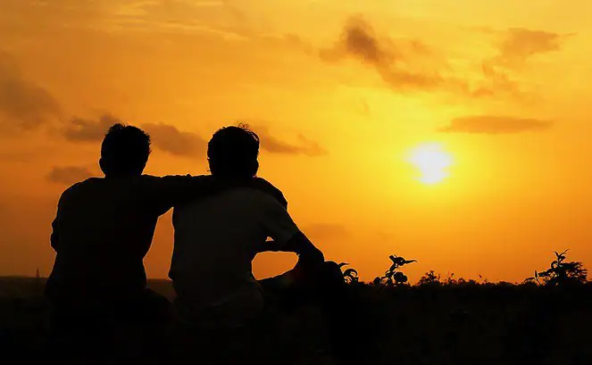 Τι είναι αυτό που μας κάνει «κλικ» και διαλέγουμε τους φίλους μας; Αυτόματο προσχέδιο