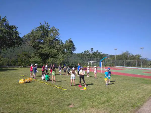 Δεκαέξι νέοι επέστρεψαν στο χωριό Βαμβακού για να το αναστήσουν Δεκαέξι νέοι επέστρεψαν στο χωριό Βαμβακού για να το αναστήσουν