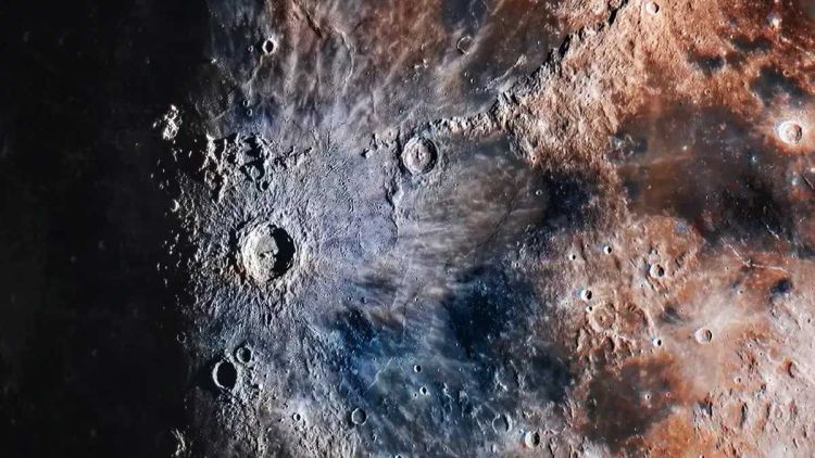 Η Πιο Λεπτομερής Φωτογραφία Της Σελήνης «Μέσα» Από 250.000 Πλάνα