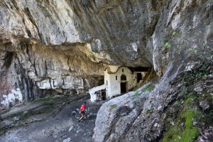 Ημερήσιες εκδρομές με βάση την Κατερίνη - Πριόνια και Μοναστήρι Αγίου Διονυσίου στον Όλυμπο Ημερήσιες εκδρομές με βάση την Κατερίνη – Πριόνια και μονή Διονυσίου στον Όλυμπο