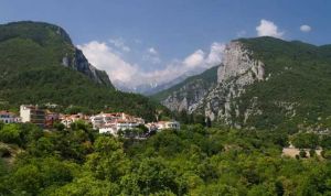 Ημερήσιες εκδρομές με βάση την Κατερίνη: Φαράγγι Ενιπέα - Αγ. Ιωάννης Λιτόχωρο Ημερήσιες εκδρομές με βάση την Κατερίνη: Φαράγγι Ενιπέα – Αγ. Ιωάννης Λιτόχωρο