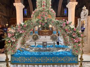 Κατερίνη: Περιφορά επιταφίου της Παναγίας στον Ιερό Ναό Αγίας Παρασκευής (φώτο)