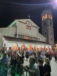 Κατερίνη: Περιφορά επιταφίου της Παναγίας στον Ιερό Ναό Αγίας Παρασκευής (φώτο)