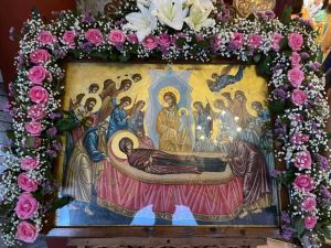 Κατερίνη: Περιφορά επιταφίου της Παναγίας στον Ιερό Ναό Αγίας Παρασκευής (φώτο)