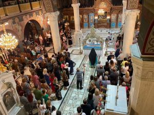 Κατερίνη: Περιφορά επιταφίου της Παναγίας στον Ιερό Ναό Αγίας Παρασκευής (φώτο)