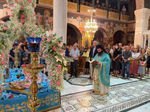 Κατερίνη: Περιφορά επιταφίου της Παναγίας στον Ιερό Ναό Αγίας Παρασκευής (φώτο)