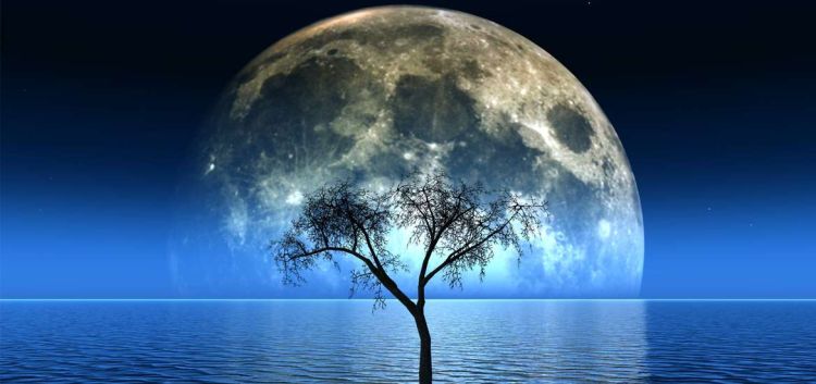 Πανσέληνος Αυγούστου: Πότε θα την δούμε στο νυχτερινό ουρανό – Γιατί ονομάζεται Φεγγάρι του Οξύρρυγχου