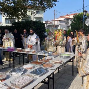 Πλήθος πιστών στις εκκλησίες για την γιορτή του Αγίου Φανουρίου