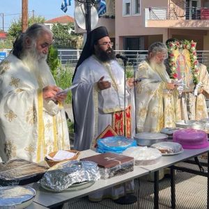 Πλήθος πιστών στις εκκλησίες για την γιορτή του Αγίου Φανουρίου