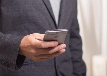 Κινητή τηλεφωνία: Φόβοι για μπλακ άουτ τον χειμώνα