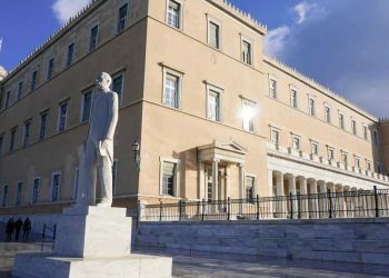 Μέτρα για την εξοικονόμηση ενέργειας στο Δημόσιο θα ανακοινώσει αύριο η κυβέρνηση