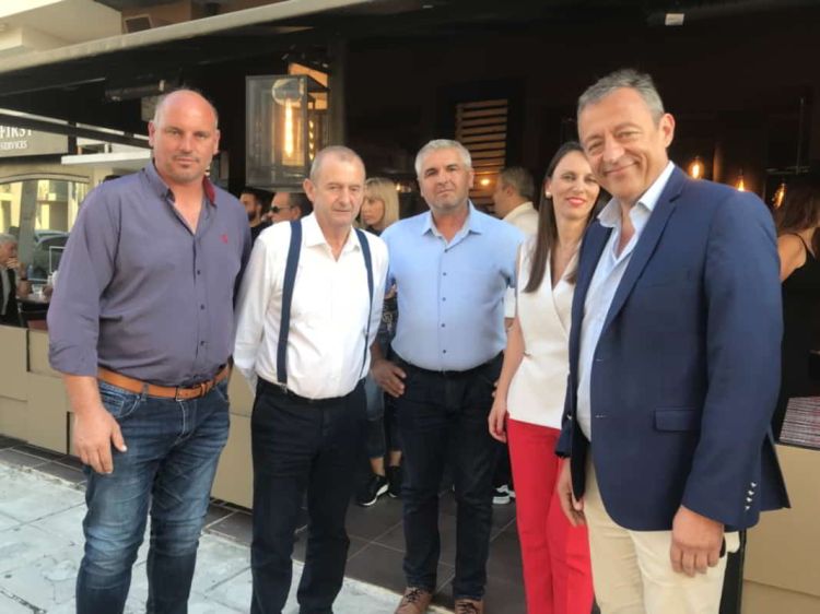 Με ενθουσιασμό δέχθηκαν οι Πιεριείς το κλιμάκιο των υπουργών Με ενθουσιασμό δέχθηκαν οι Πιεριείς το κλιμάκιο των υπουργών