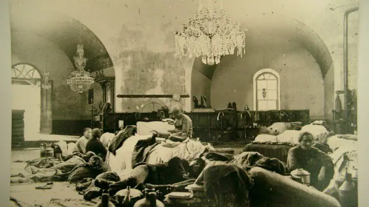 Μνημεία και Πρόσφυγες στη Ροτόντα Μνημεία και Πρόσφυγες στη Ροτόντα