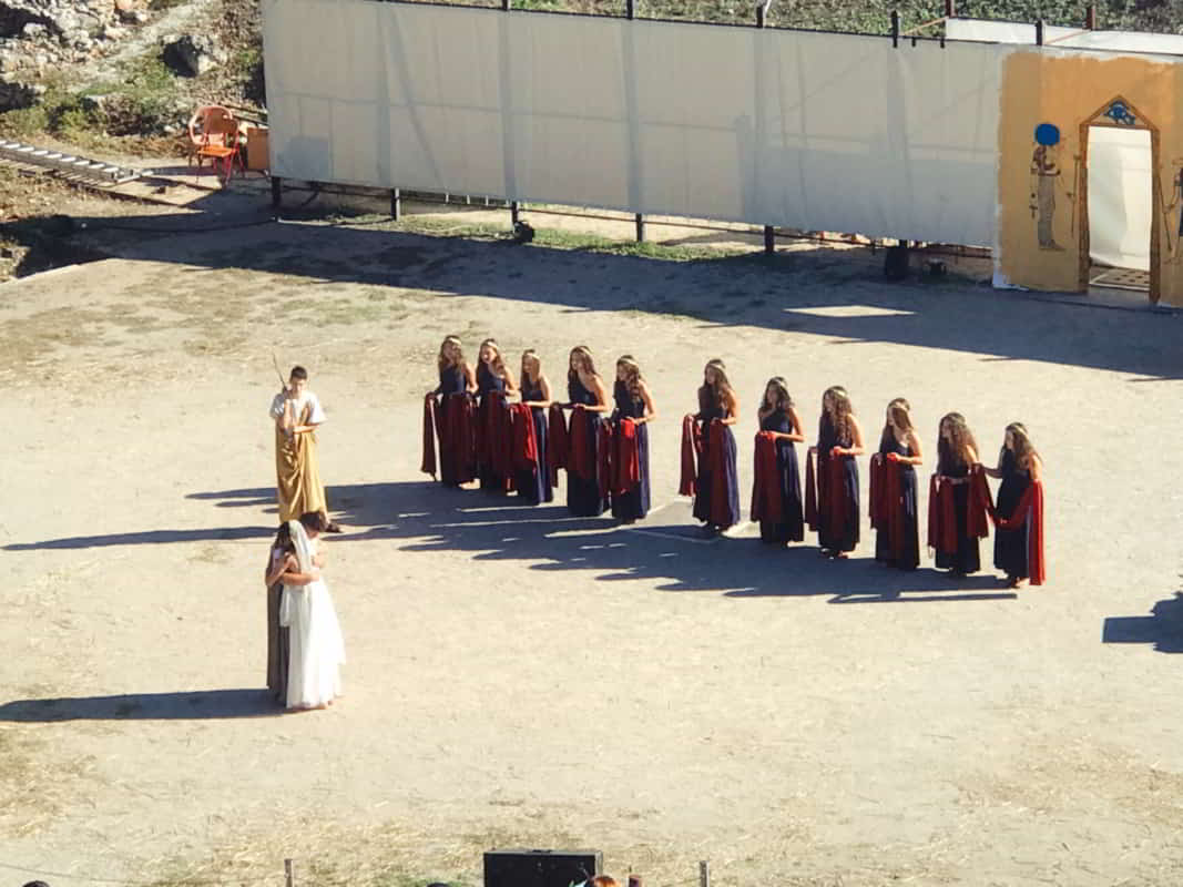 «Ολύμπια εν Δίω» – Γυμνάσιο Σαλαμίνας: Οι Απόγονοι του Ευριπίδη με την «Ελένη» στο Δίον