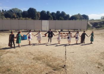 «Ολύμπια εν Δίω»: Οι Ισπανοί με «ΤΡΑΧΙΝΙΑΙ» στο Αρχαίο Θέατρο Δίου