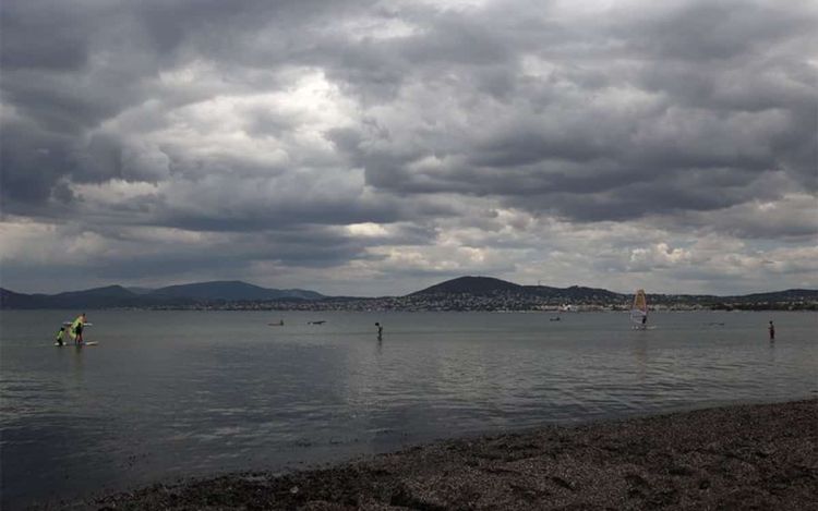 Ο Καιρός Σήμερα: Παρασκευή με μικρή πτώση της θερμοκρασίας και τοπικές βροχές και καταιγίδες Ο Καιρός Σήμερα: Παρασκευή με μικρή πτώση της θερμοκρασίας και τοπικές βροχές και καταιγίδες