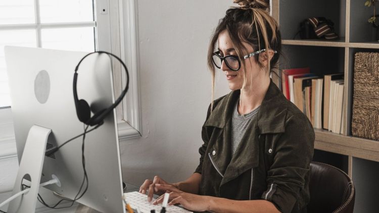 Πανεπιστήμιο του Χιούστον: H μέθοδος για να καίμε λίπος ενώ καθόμαστε στο γραφείο μας