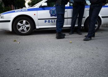 Πιερία: Με μια αγκαλιά σε 83χρονη της έκλεψε χρυσή αλυσίδα με σταυρό