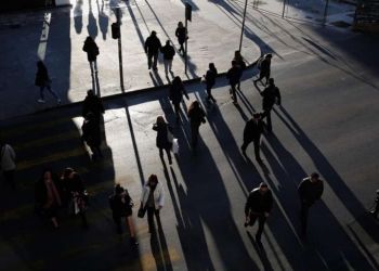 Πληγή που αιμορραγεί το δημογραφικό – Οι μεγάλοι κίνδυνοι και το αδιέξοδο