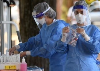 Προβληματίζει τους επιστήμονες η συνύπαρξη γρίπης και Covid 19