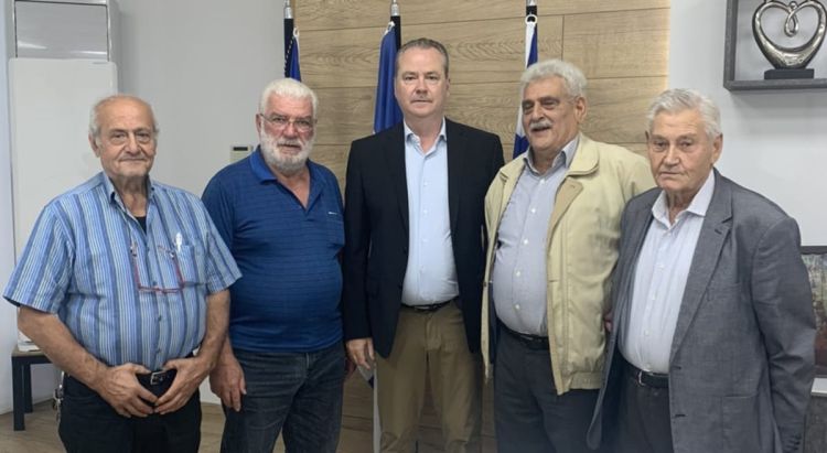 Συνάντηση του Δημάρχου Κατερίνης με την Ένωση Συνταξιούχων Εμπόρων ΟΑΕΕ Ν. Πιερίας Συνάντηση του Δημάρχου Κατερίνης με την Ένωση Συνταξιούχων Εμπόρων ΟΑΕΕ Ν. Πιερίας