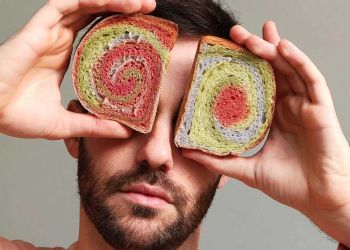 Τέχνη στο ψωμί – Ο Νίκος Χανδόλιας, γιος αρτοποιού από την Κατερίνη, έχει κάνει το ψωμί «καμβά» που θυμίζουν πίνακες ζωγραφικής